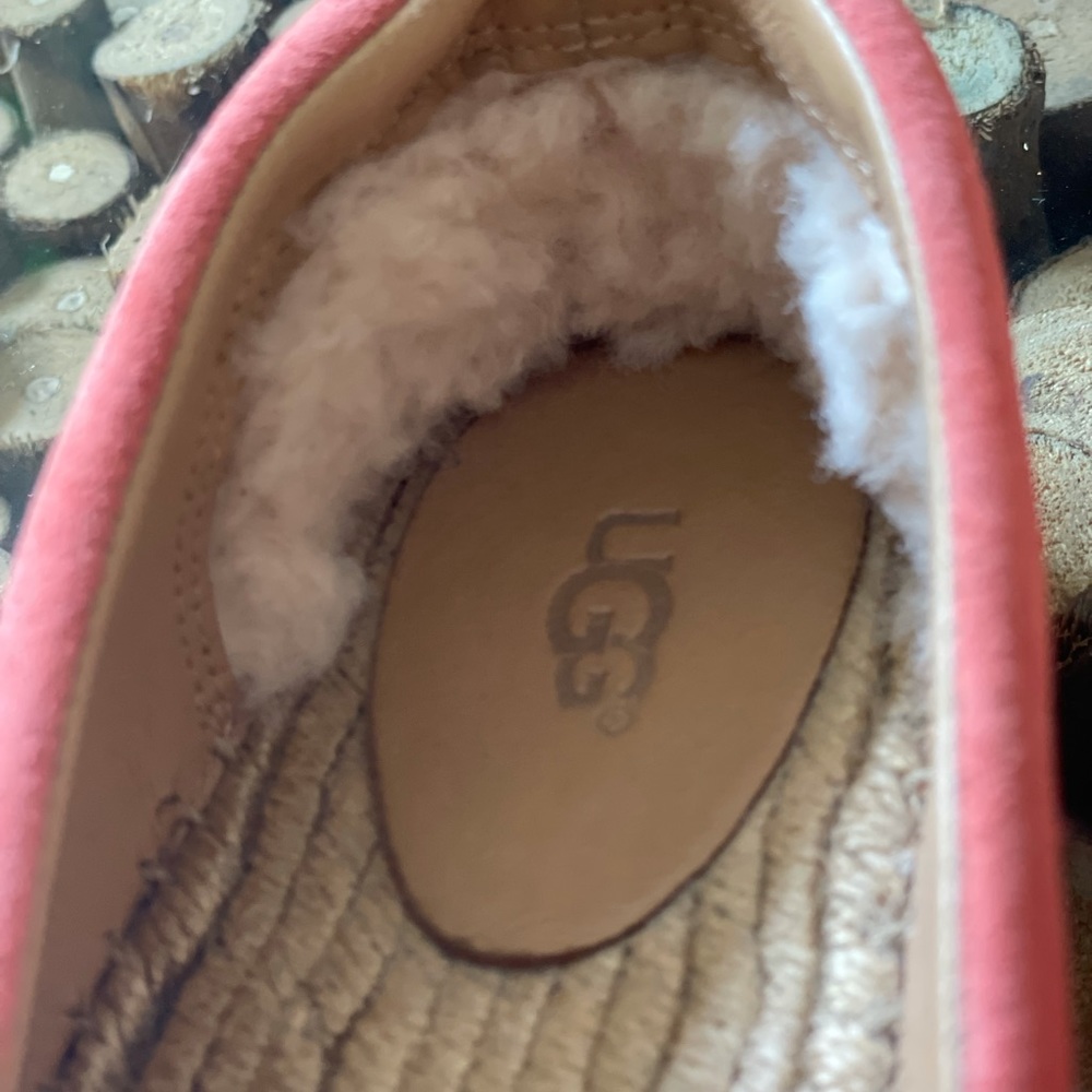 Ugg Size 7 - image 2